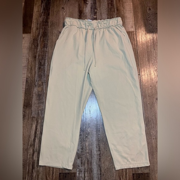 Lululemon Stretch High Rise Crop 23" in Trench Women’s Size 8 - Picture 3 of 8